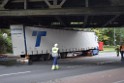 LKW blieb unter Bruecke haengen Koeln Ehrenfeld Innere Kanalstr Hornstr P337